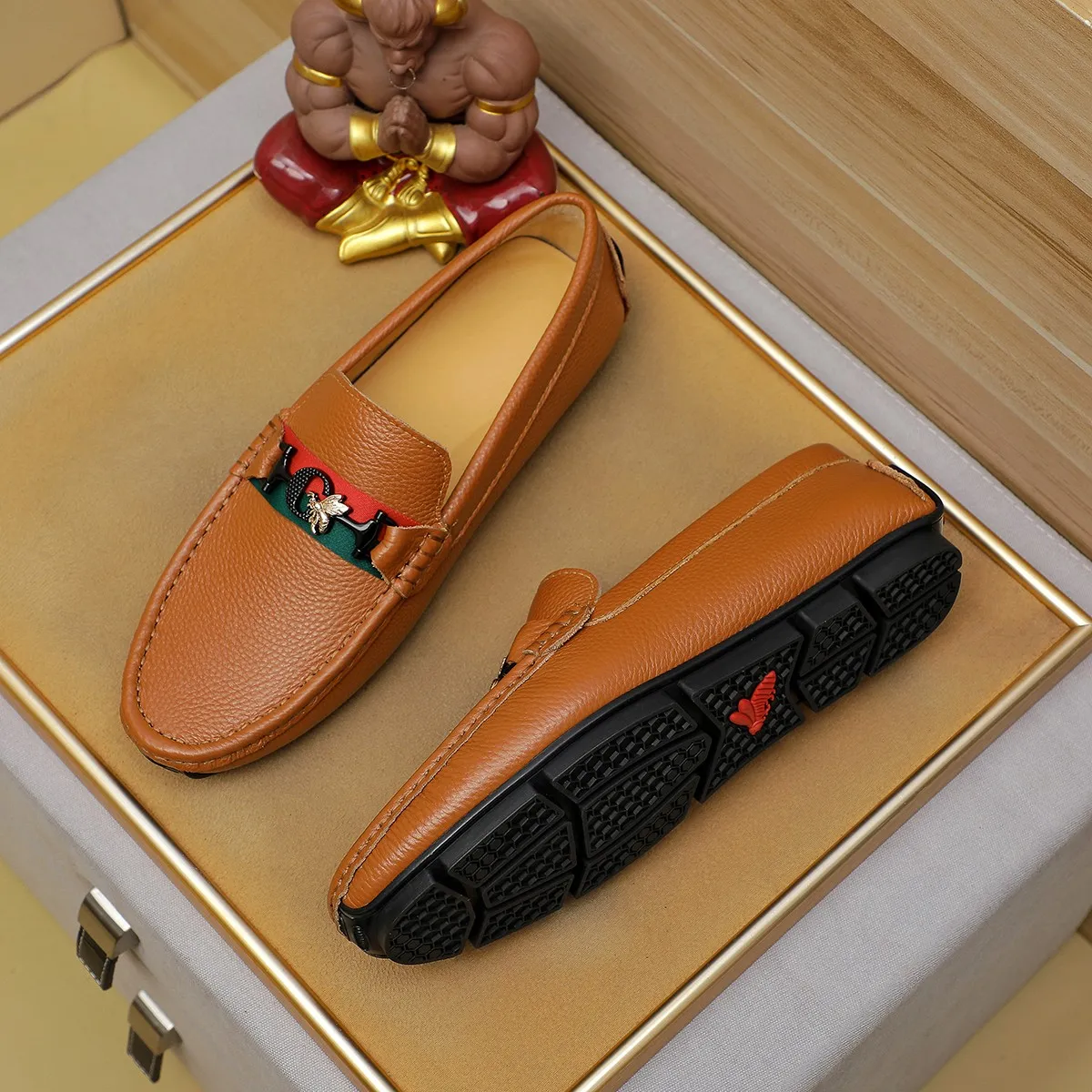 Men's shoes 💰360💰💰GUCCI Gucci official website synchronizes the latest model 🛃The upper is made of imported cowhide, 🐷leather lining, rubber outsole, 🎩🎩top-notch handcrafted workmanship with fine stitches and threads🔍definitely satisfy those perfectionist men who pursue high luxury quality 👏 Colors available! Code number 38-45 Large quantity in stock